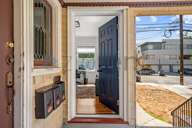 Unit 377 photo 4