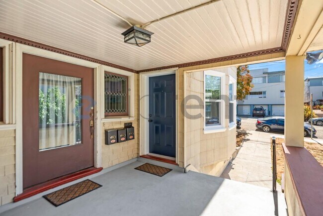 Unit 377 photo 3