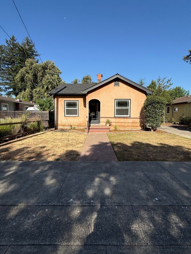 817 Wright St Santa Rosa, CA 95404 photo 2