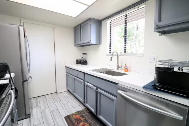 1352 E Highland Ave Phoenix, AZ 85014 photo 3