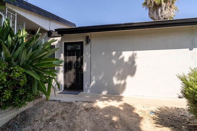 5016 54th St San Diego, CA 92115 photo 2