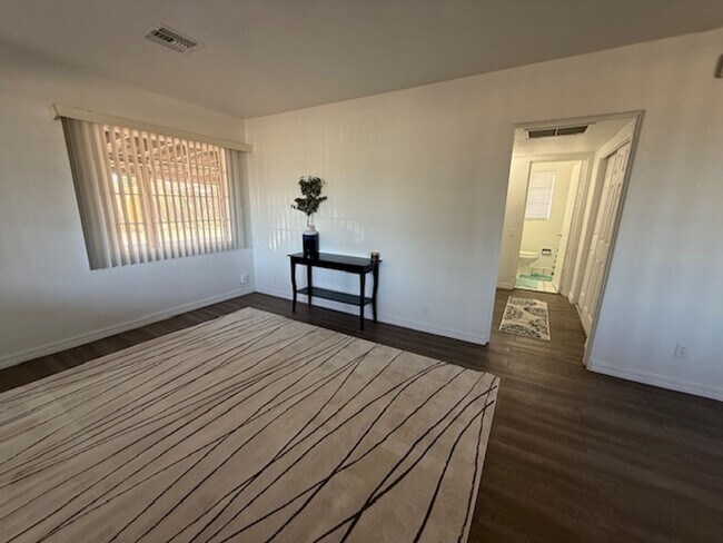 7235 N 55th Ave Glendale, AZ 85301 photo 3