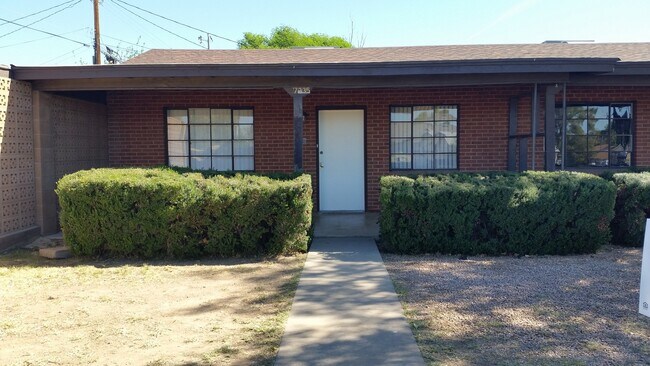 7235 N 55th Ave Glendale, AZ 85301 photo 2