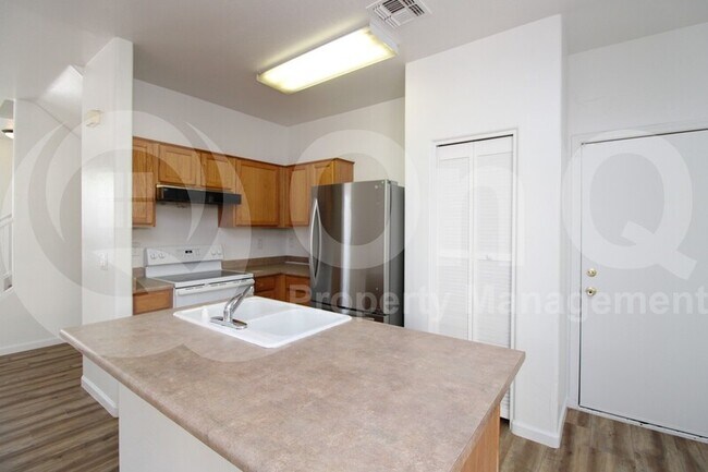 5330 W Warner St Phoenix, AZ 85043 photo 4
