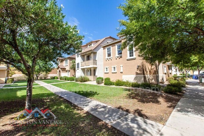 4340 E Jasper Dr Gilbert, AZ 85296 photo 2