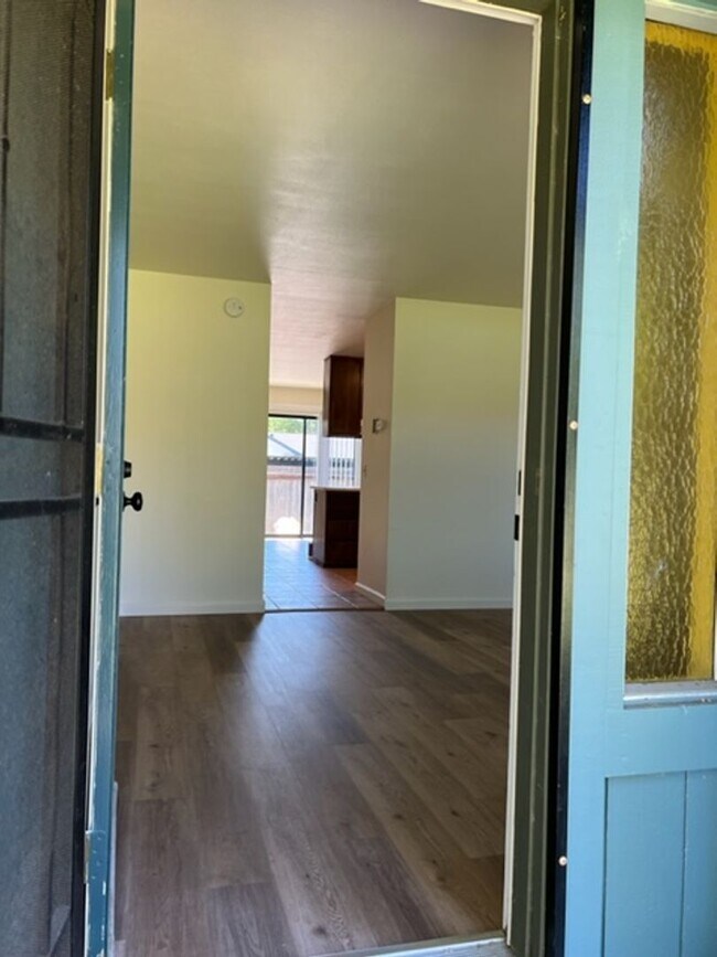 279 College View Dr Rohnert Park, CA 94928 photo 2