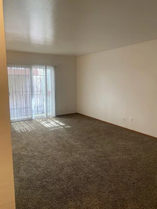 667 Villa St Apt 2 photo 2