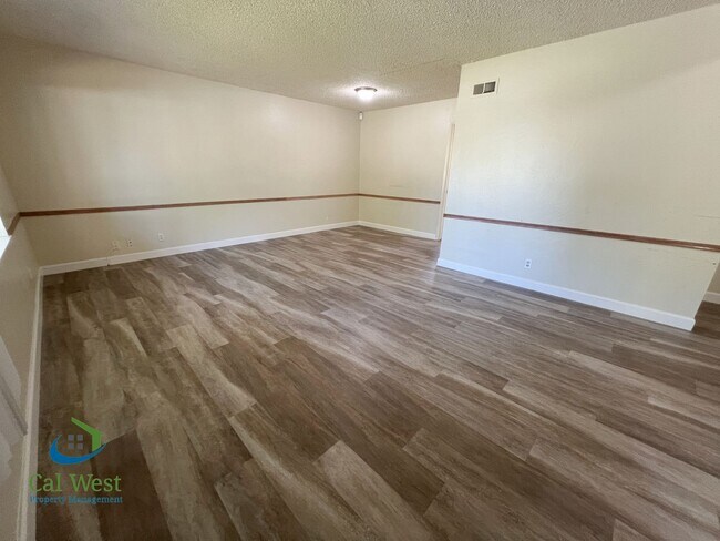 10600 E Estates Dr Cupertino, CA 95014 photo 4