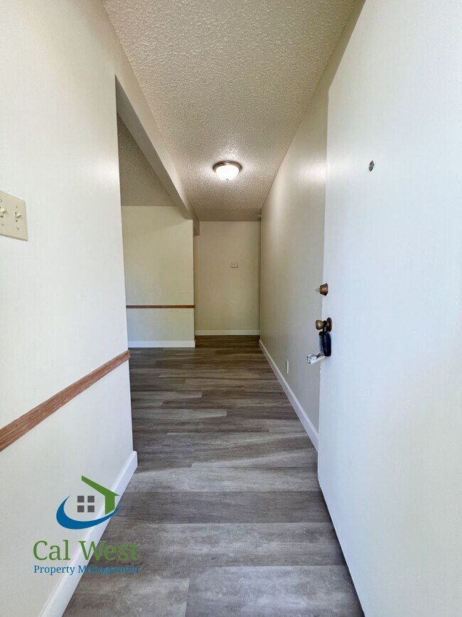 10600 E Estates Dr Cupertino, CA 95014 photo 3