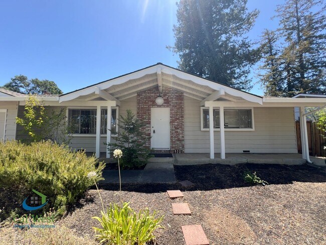 10600 E Estates Dr Cupertino, CA 95014 photo 2