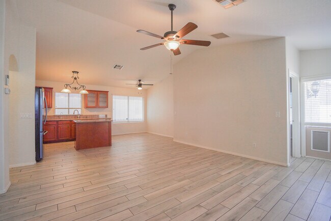 15614 N 34th St Phoenix, AZ 85032 photo 3