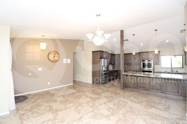 4725 E Le Marche Ave Phoenix, AZ 85032 photo 4