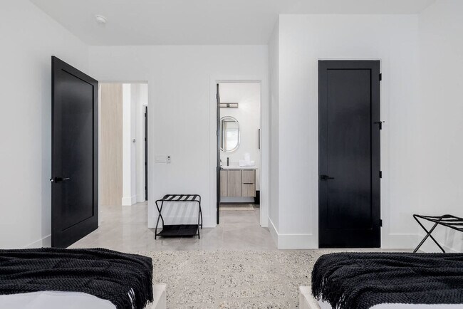 7633 E 3rd St Scottsdale, AZ 85251 photo 5