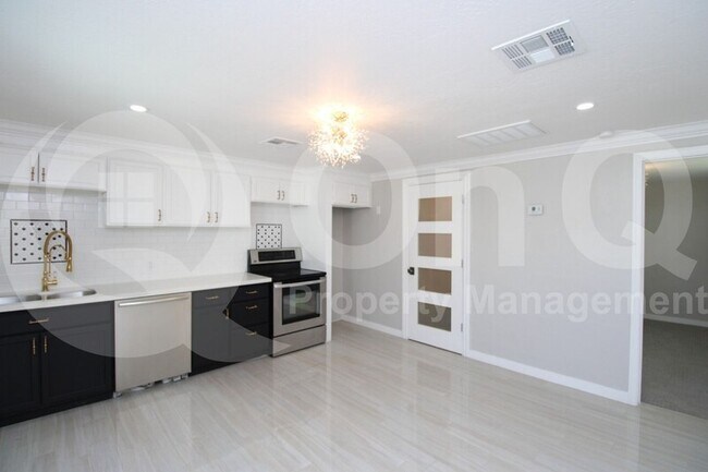 1321 E Willetta St Phoenix, AZ 85006 photo 2