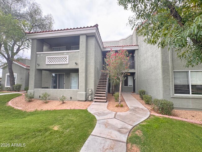 2929 W Yorkshire Dr Phoenix, AZ 85027 photo 3