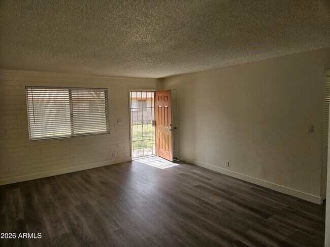 6043 N 23rd Ave Phoenix, AZ 85015 photo 5