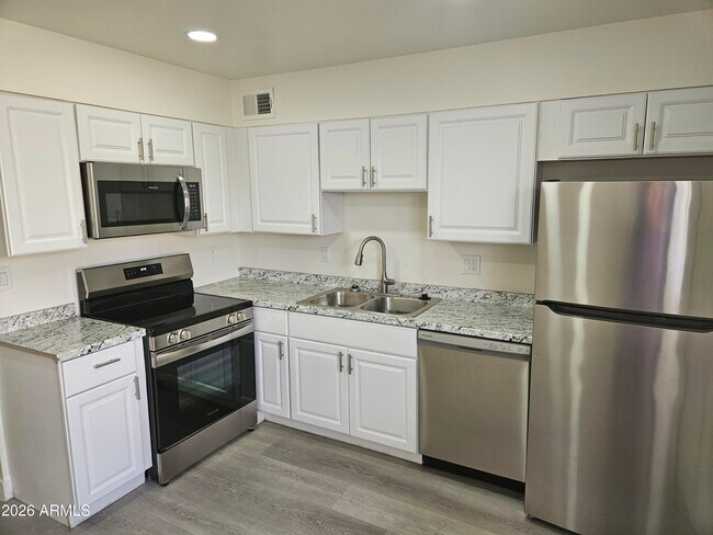 6043 N 23rd Ave Phoenix, AZ 85015 photo 4