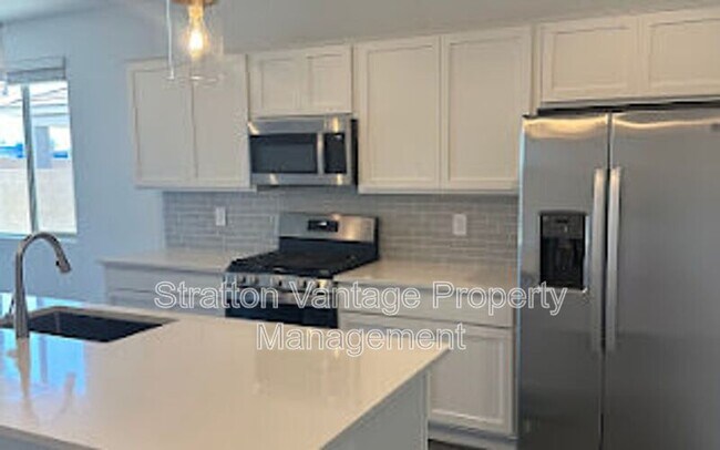 235 N 156th Dr Goodyear, AZ 85338 photo 4