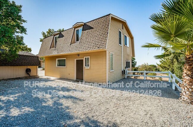 227 La Cresta Heights Rd El Cajon, CA 92021 photo 2