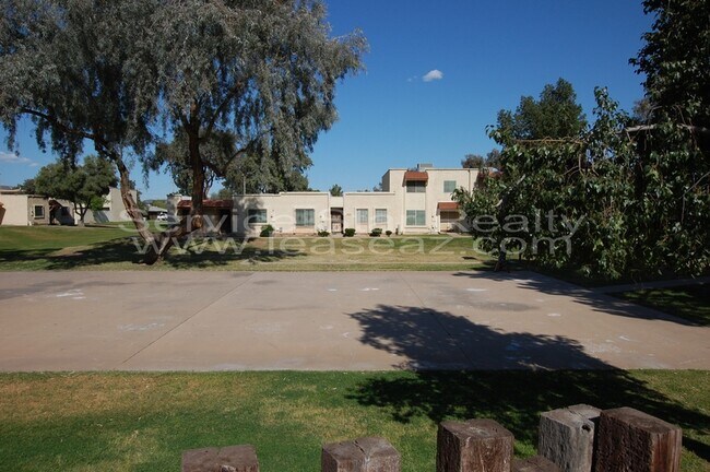 3131 W Royal Palm Rd Phoenix, AZ 85051 photo 2