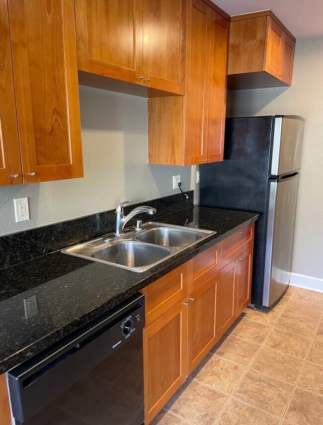 8525 Villa La Jolla Dr San Diego, CA 92037 photo 3