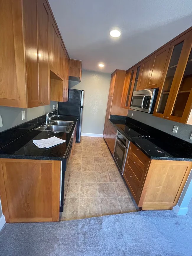 8525 Villa La Jolla Dr San Diego, CA 92037