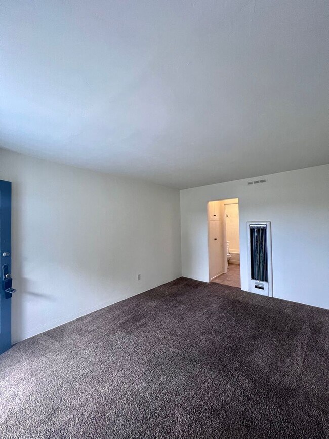 5674 Mildred St San Diego, CA 92110 photo 3