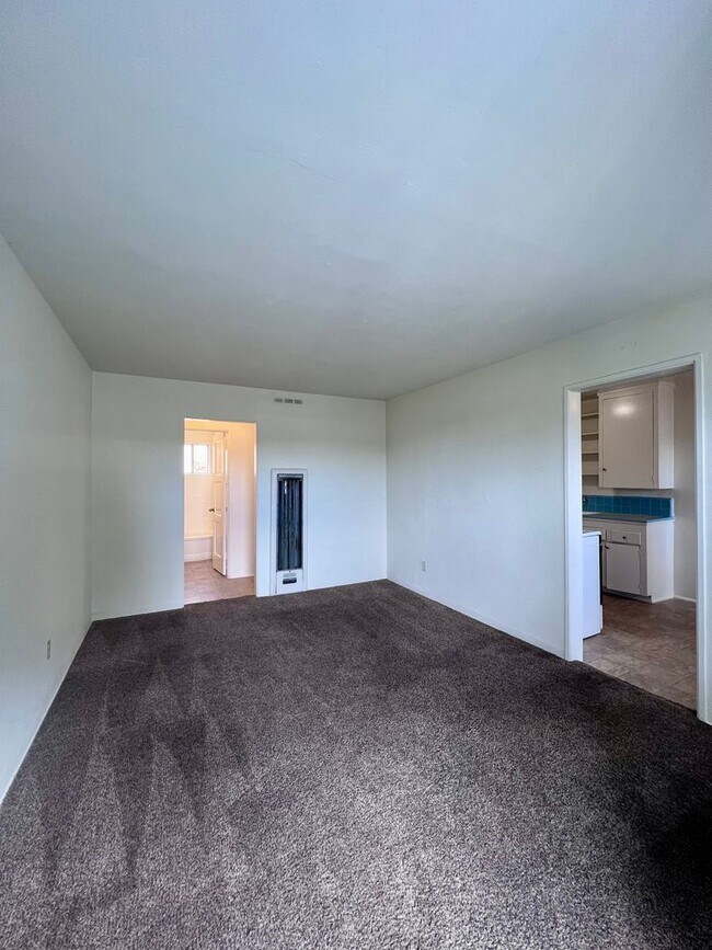 5674 Mildred St San Diego, CA 92110 photo 2