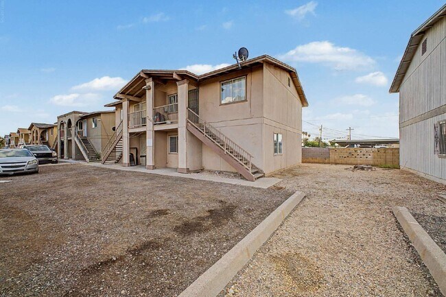7144 N 66th Dr Glendale, AZ 85301 photo 5