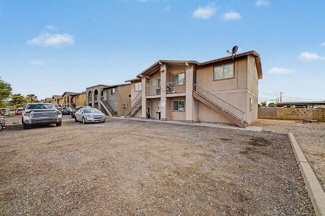 7144 N 66th Dr Glendale, AZ 85301 photo 4