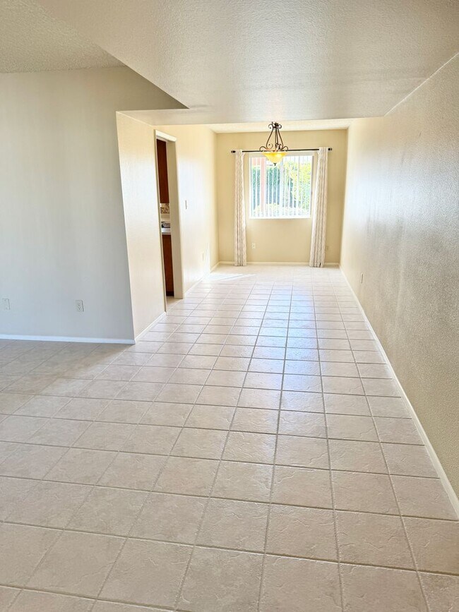 2821 E Paradise Dr Phoenix, AZ 85028 photo 5