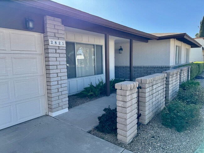 2821 E Paradise Dr Phoenix, AZ 85028 photo 3