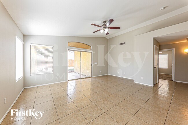 7225 W Blackhawk Dr Glendale, AZ 85308 photo 3
