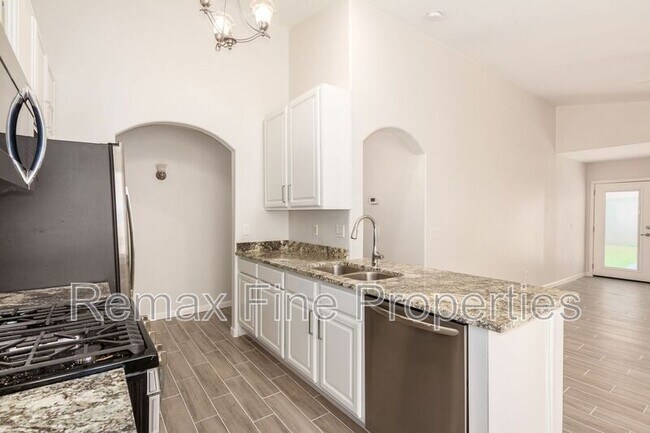 1851 E CARLA VISTA Drive photo 5