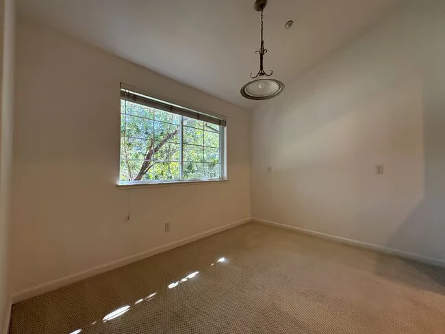 20 Willow Rd Menlo Park, CA 94025 photo 4