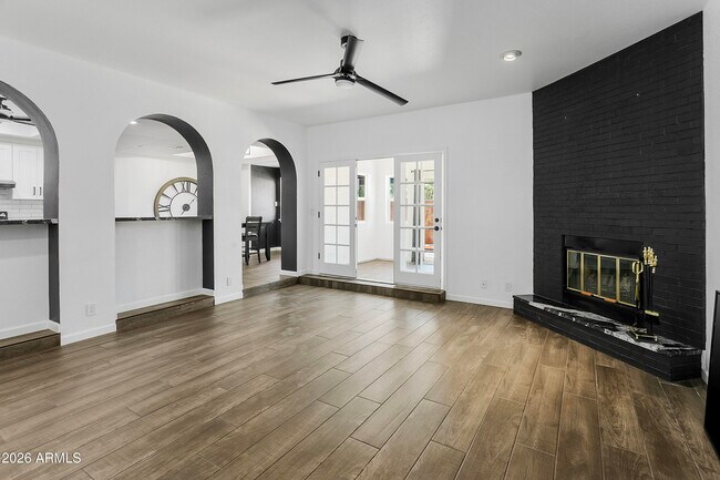 1610 N Stapley Dr Mesa, AZ 85203 photo 4