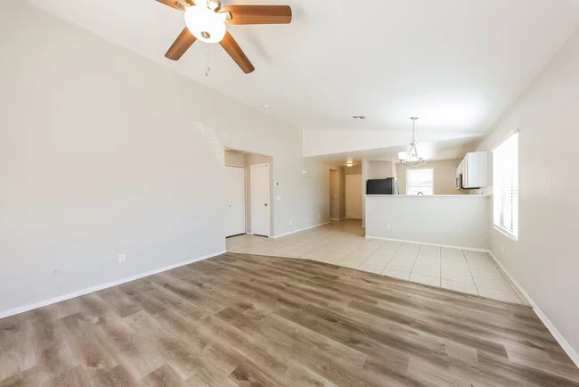 11335 W Crestbrook Dr Surprise, AZ 85378 photo 4