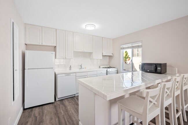 725 Chalcedony St San Diego, CA 92109