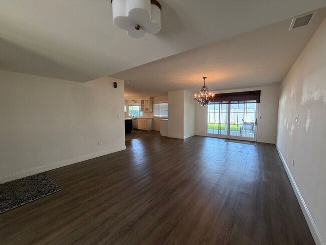 12416 Lomica Dr San Diego, CA 92128 photo 2