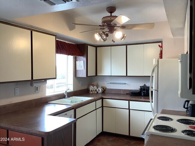 4444 E Paradise Village Pkwy N Phoenix, AZ 85032 photo 3