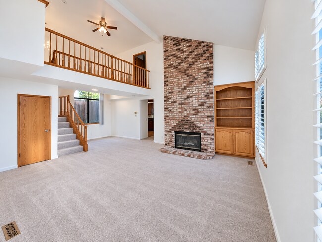 Spacious 3br/2.5ba Hayward Home With Soaring Ceilings And Private Backyard photo 4