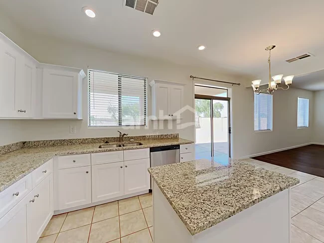 7250 W Alta Vista Rd Phoenix, AZ 85339 photo 4