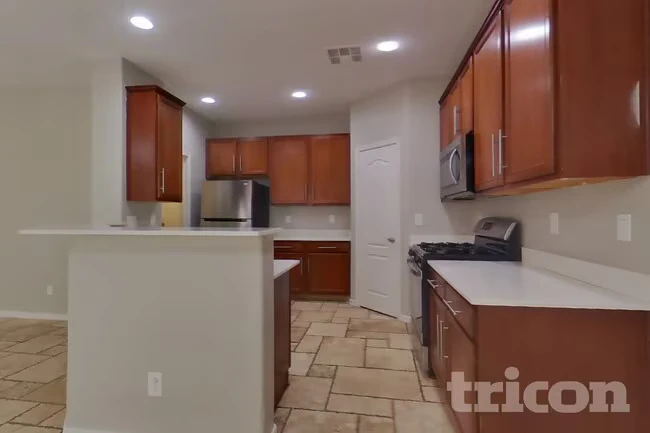 504 W Beautiful Ln Phoenix, AZ 85041 photo 5