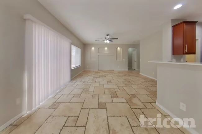 504 W Beautiful Ln Phoenix, AZ 85041 photo 4