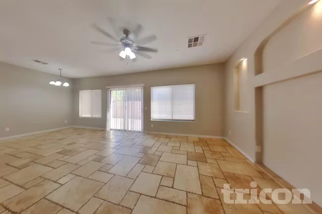 504 W Beautiful Ln Phoenix, AZ 85041 photo 3