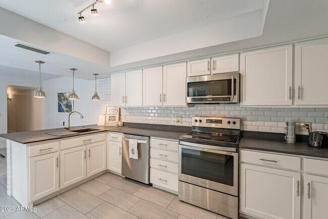 1011 N Cherry Mesa, AZ 85201 photo 3