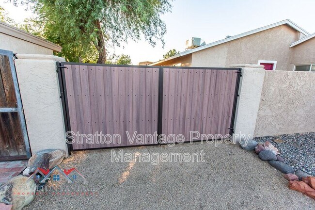 8320 N 55th Dr Glendale, AZ 85302 photo 4