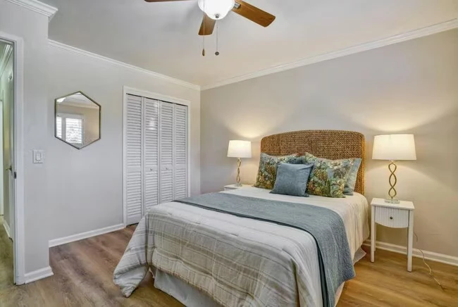 124 Oakwood Dr photo 4