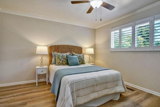 124 Oakwood Dr photo 2