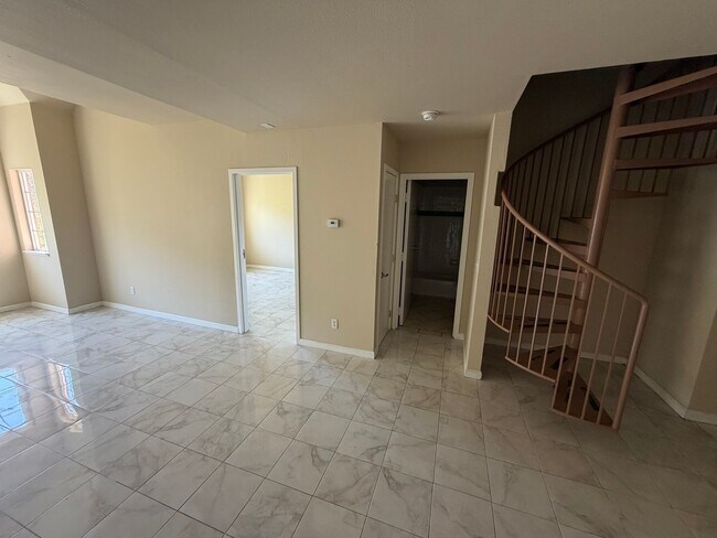 158 Caldecott Ln Oakland, CA 94618 photo 4